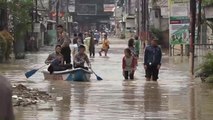 Banjir di Bekasi Surut, Warga Perumahan Mulai Bersihkan Lumpur