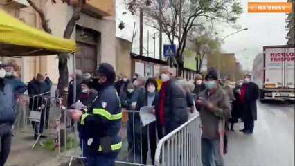 Vaccino, code a Palermo per l'open weekend