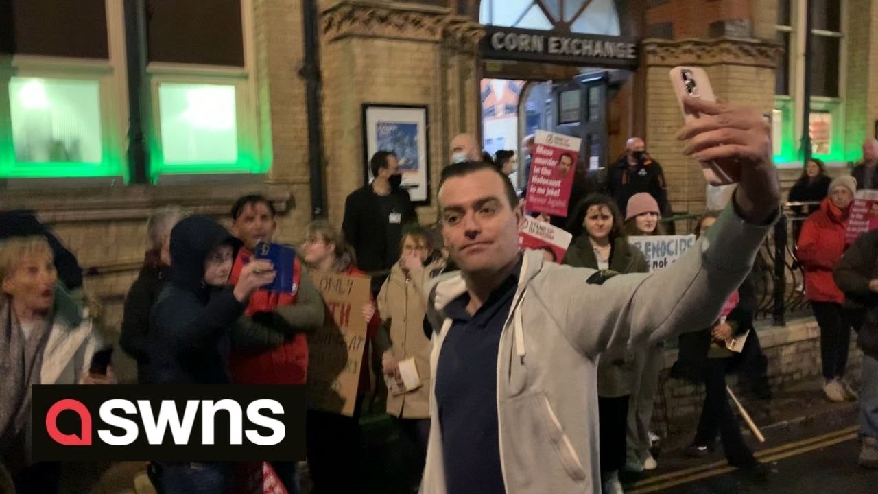 Irish traveller threatens to 'lay out' a Jimmy Carr gig attendee in heated protests ahead of comedian's show