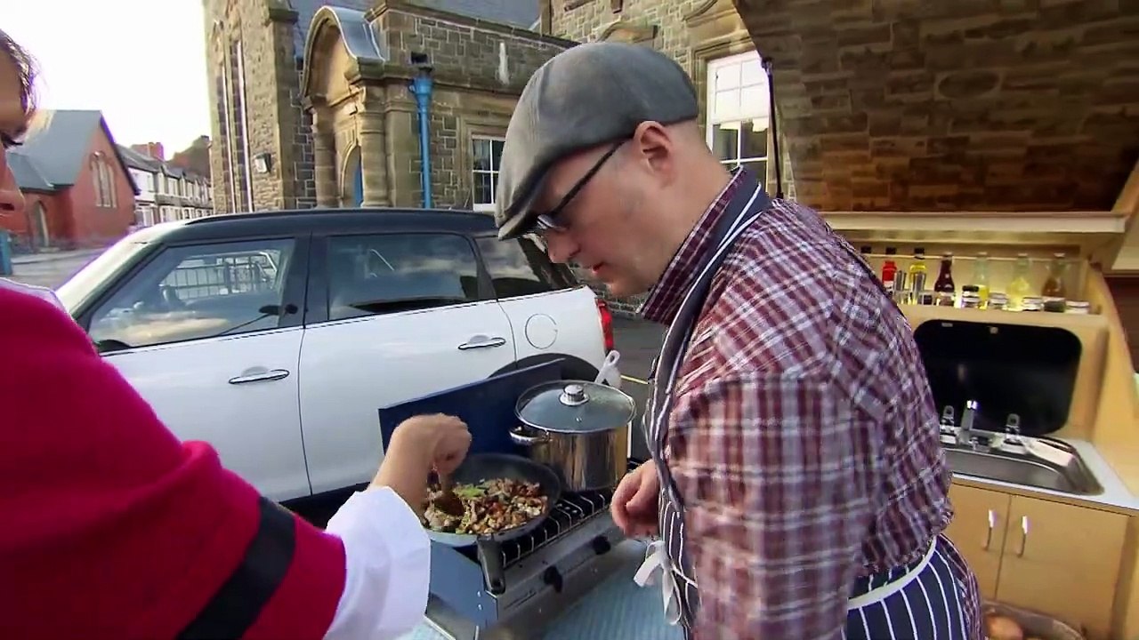 Will School Kids Be Impressed With Adrian Edmondson's Mussels in Leeks and Bacon _ Ade in Britain