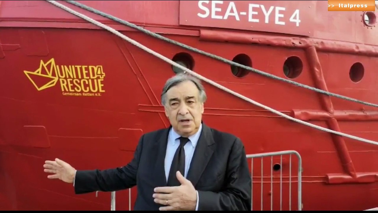 Immigrazione, sindaco Palermo "Genocidio nel Mediterraneo"