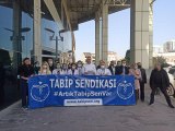 Bir grup sağlık çalışanı şiddet vakaları ve özlük hakları için iş bıraktı