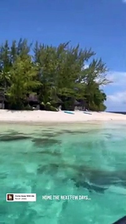 Frédérick Bousquet et sa fille Manon en vacances à Tahiti.