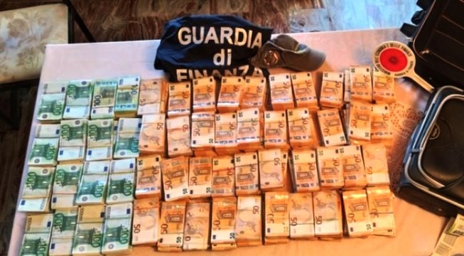 Catanzaro - Autoriciclaggio, 4 arresti e sequestri per oltre 5 milioni -1- (17.02.22)