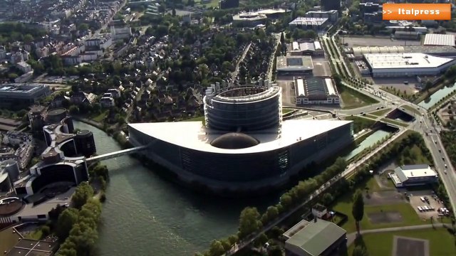 Vaccini, Parlamento Ue chiede la sospensione dei brevetti