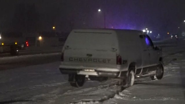 Storm brings thunderstorms and snow to the Plains