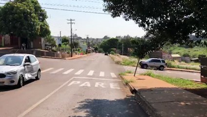 Veículos se envolvem em forte colisão no Jardim Veneza