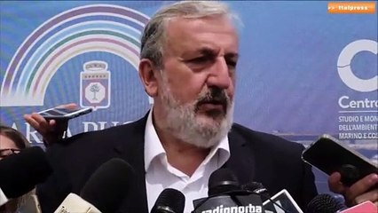 Emiliano "In Puglia abbiamo il mare più pulito d'Italia"