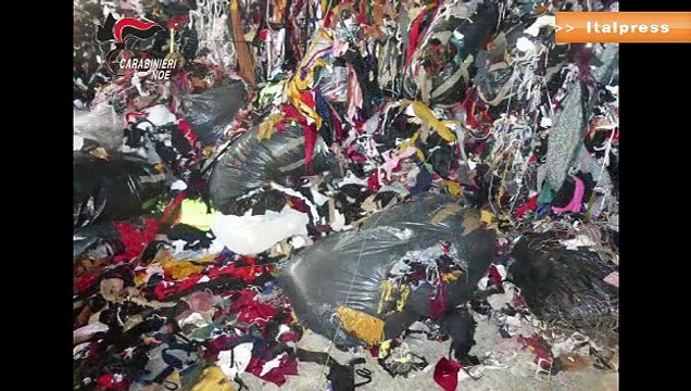 Traffico illecito di scarti tessili, indagate 19 persone e 6 aziende