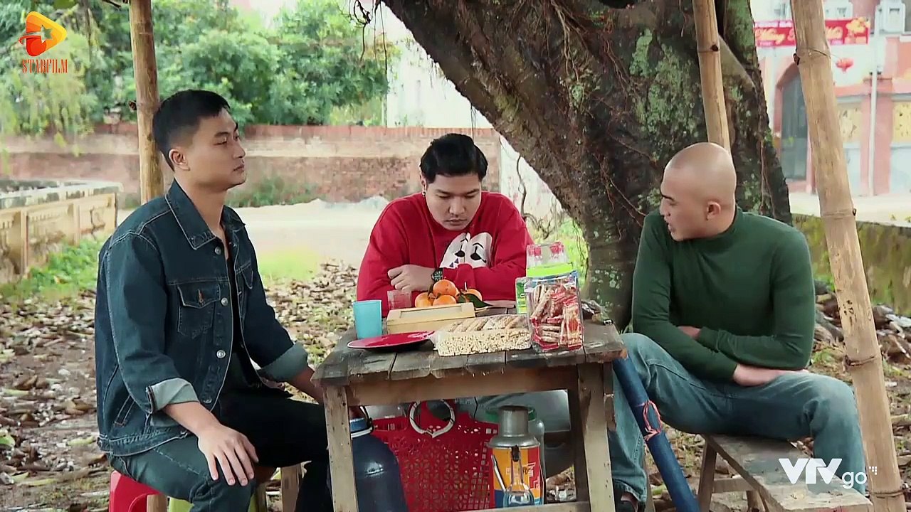 Phố trong làng - Tập 52 - BẢN FULL CHUẨN VTV1 KHÔNG QUẢNG CÁO | Hiếu 'nói chuyện' với kẻ đầy mình vào tù