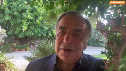 Appello di Leoluca Orlando "buon Ferragosto e vi invito a vaccinarvi"