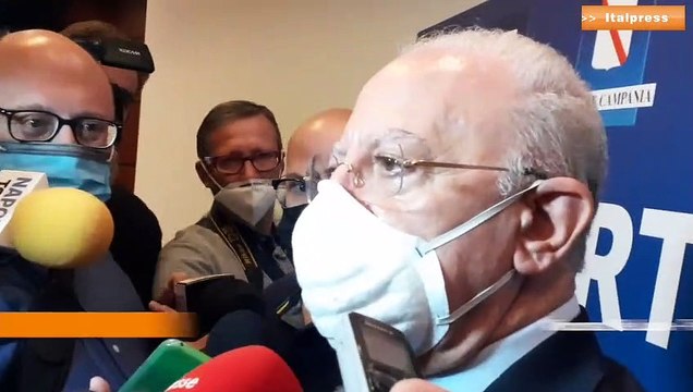 Blitz contro no vax, De Luca: “Usare pugno di ferro