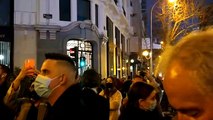 Protesta en Génova 13 a favor de Isabel Díaz Ayuso