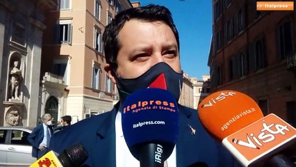 Salvini "Correre su vaccini per tornare a vivere"