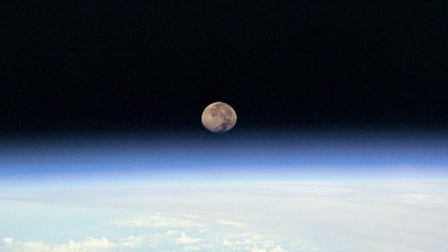 La Luna está mucho más lejos de lo que te pensabas