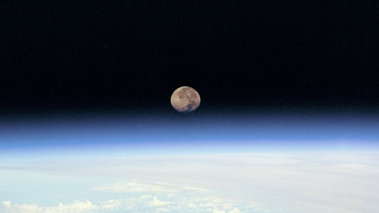 La Luna está mucho más lejos de lo que te pensabas