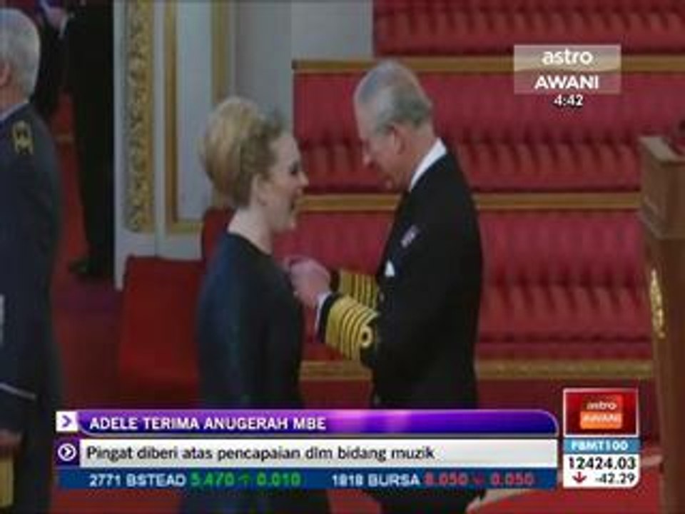 Adele terima Anugerah MBE