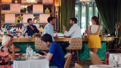 El Hombre Equivocado Bay Yanlis - Capitulo 10: Ezgi perdona a Özgur
