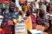 Mali'deki muhtaç ailelere Avrupa Yetim Eli'nden gıda yardımı