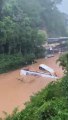 Passageiros de ônibus tentam se salvar de desastre em Petrópolis