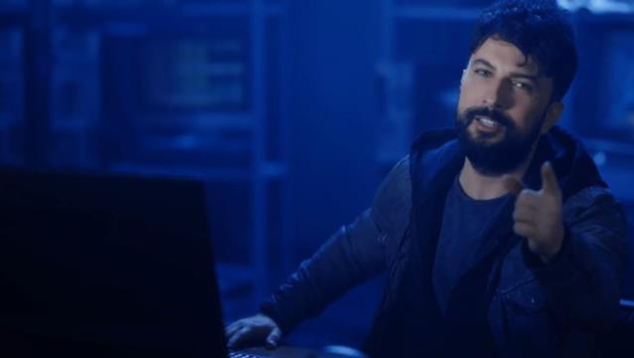 Tarkan'ın çok konuşulan yeni şarkısı Geççek, YouTube'da trend listesinin zirvesine yerleşti