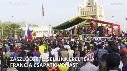 Ünnep Maliban a francia csapatkivonás hírére