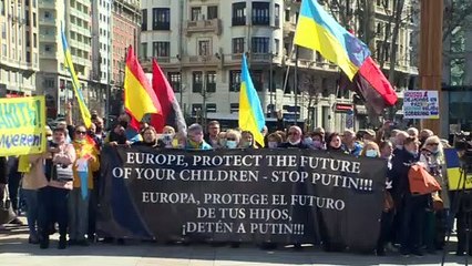 Ucranianos en España se concentran en apoyo a su país y "por la paz"