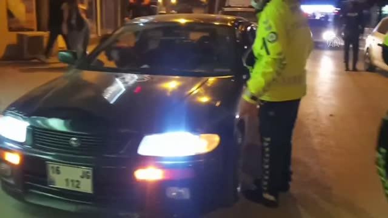 Otomobile çakar lamba taktıran ehliyetsiz sürücüye ceza kesildi