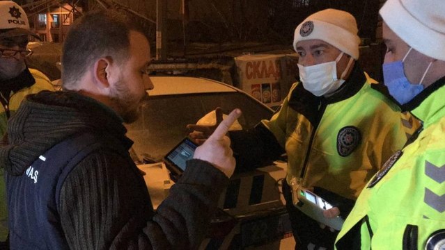 Polis ekiplerinin alkollü sürücü ile imtihanı