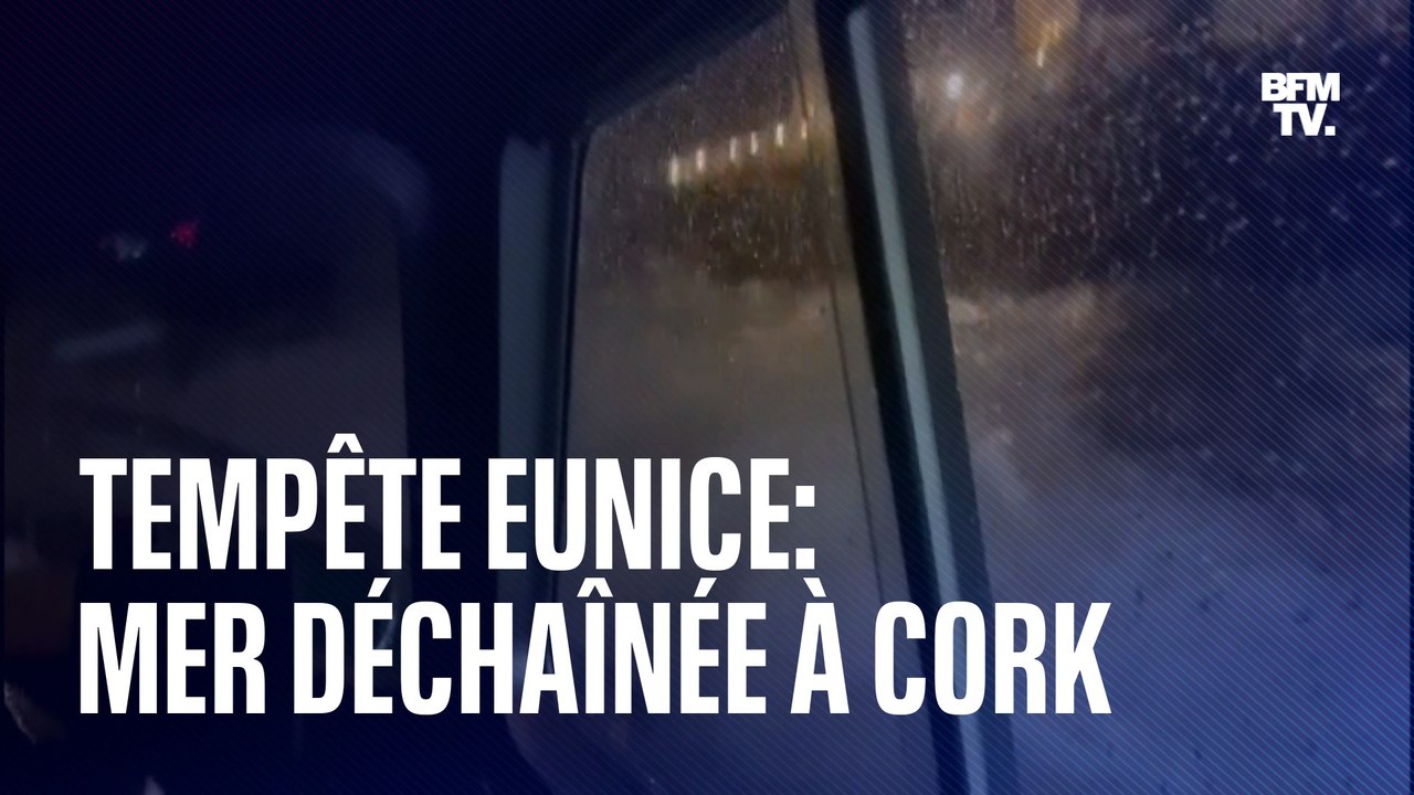 Tempête Eunice: les images de la mer déchaînée dans le port de Cork en Irlande