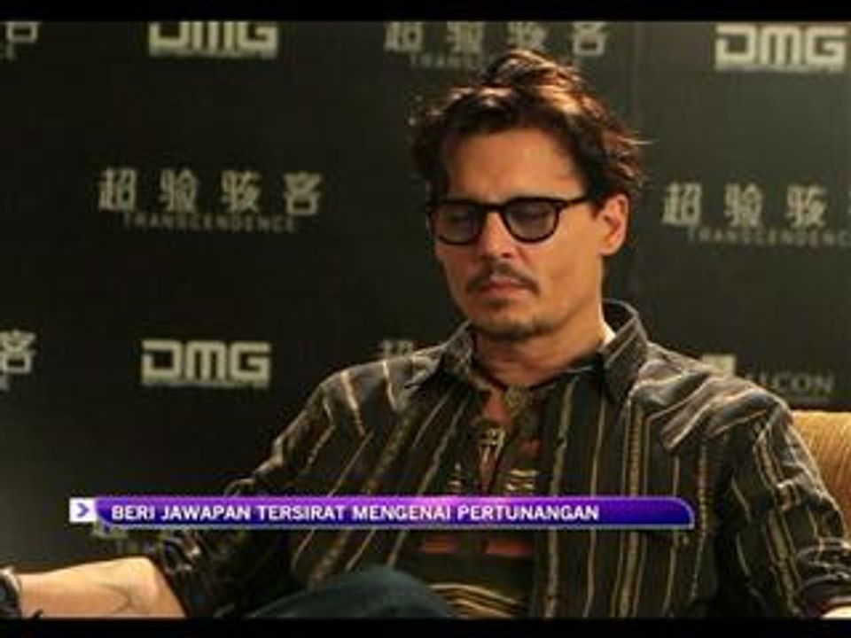 Johny Depp berteka teki status pertunangan
