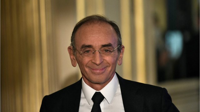 FEMME ACTUELLE - Bah t'es là, toi ? : Éric Zemmour surpris de retrouver Sarah Knafo en plein meeting