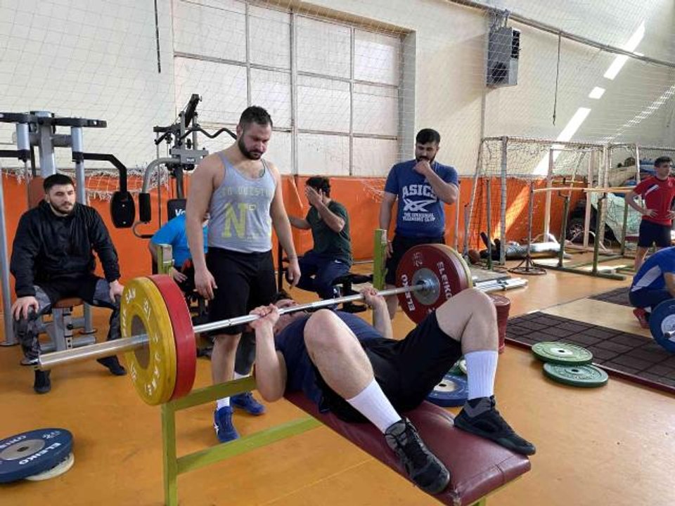 Güreş Milli Takımı Niğde'de olimpiyatlara hazırlanıyor