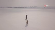 Nazik Gölü'nde eskimo usulü balık avı böyle görüntülendi