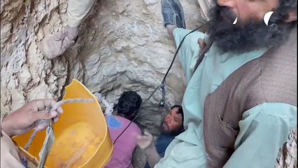 Menino preso em poço no Afeganistão morre após resgate