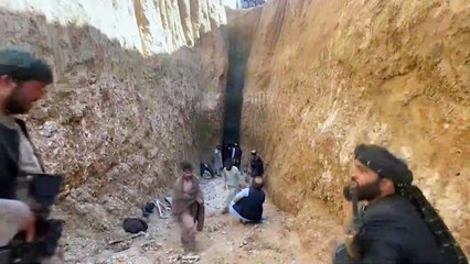 وفاة طفل كان عالقاً في بئر في أفغانستان