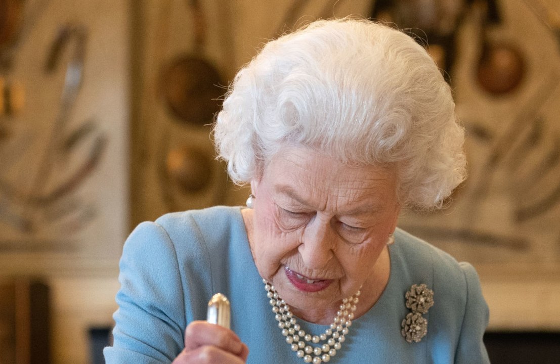 Daniel craig: queen elizabeth scherzte über ihn