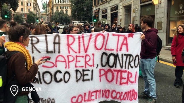 Studenti in piazza a Genova: Non si può morire di scuola