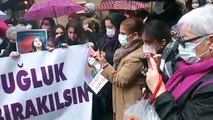 Kadın avukatlardan İstanbul Barosu önünde eylem; 