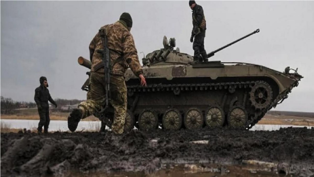 Russia deploys 100 Battalions near Ukraine Bela...