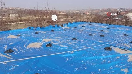 Eriyen kar sonrası kerpiç evin duvarı çöktü