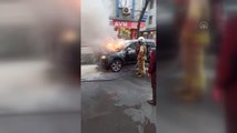 Motoru alev alan otomobildeki yangın söndürüldü