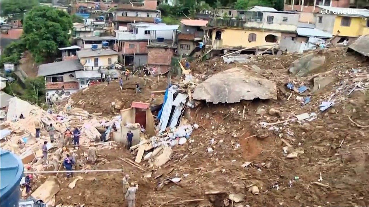 Aumenta la cifra de muertos por las inundacione...