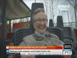 Warga emas pertama kali naik roller coaster