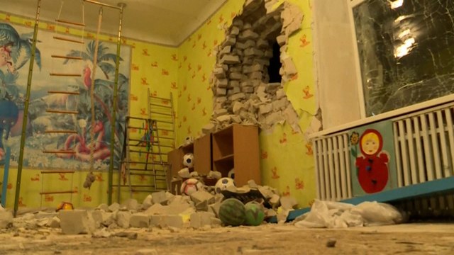 Ecole bombardée en Ukraine : la Russie accusée de « fabriquer » un prétexte pour envahir le pays