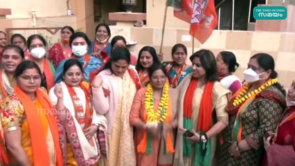 യു പി  തെരഞ്ഞെടുപ്പ്- "പ്രവാസി" സ്ത്രീകളെ  ഇറക്കി ബിജെപി പ്രചരണം