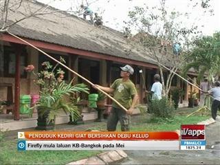 Penduduk Kediri giat bersihkan debu Kalud