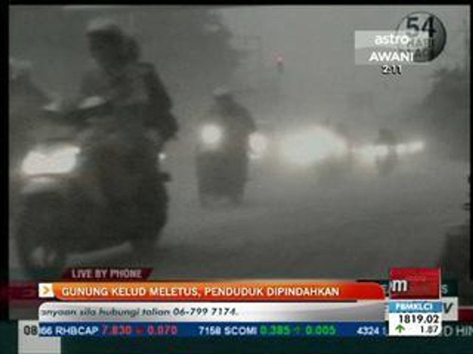 Gunung Kelud meletus, penduduk dipindahkan