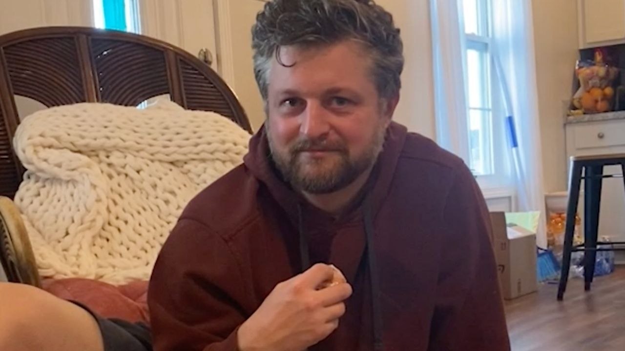 Husband Cries As Wife Surprises Him With Replacement Wedding Band | Happily TV