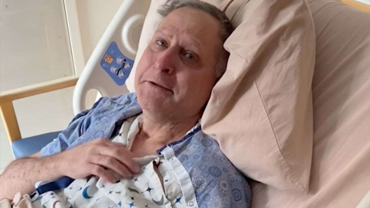 Dad With Alzheimer's Finds Out Daughter Is Pregnant | Happily TV